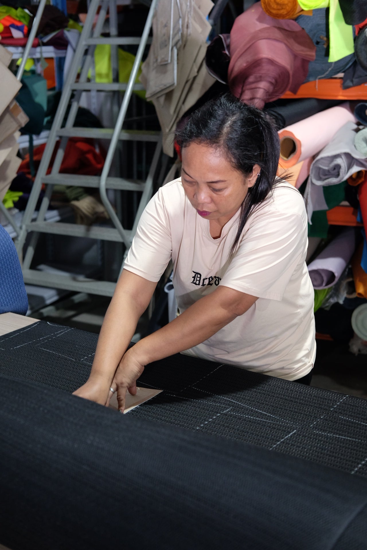 carry om cutter cutting fabric manually